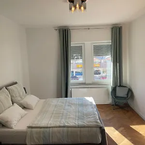 Grosse In Westend Apartment München