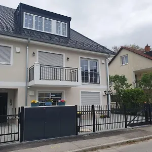 Helle 3 Souterrainwohnung In Einem Neubau-villa Apartment München